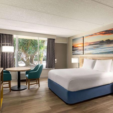 Days Inn By Wyndham Cocoa Beach Port Canaveral Exterior foto