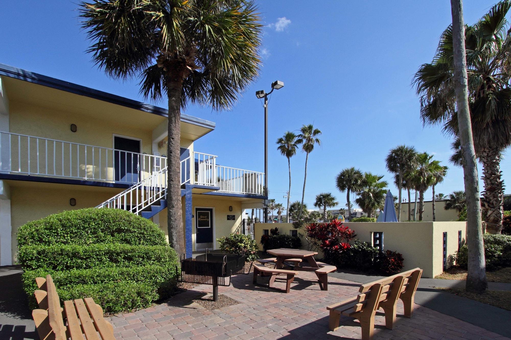 Days Inn By Wyndham Cocoa Beach Port Canaveral Exterior foto