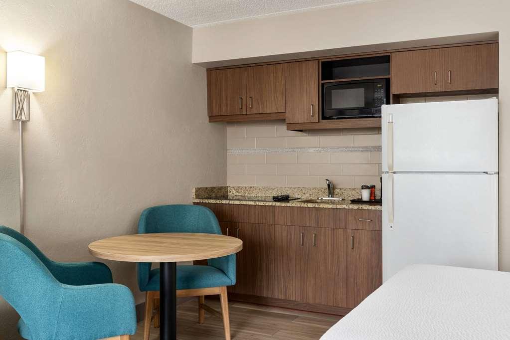 Days Inn By Wyndham Cocoa Beach Port Canaveral Habitación foto