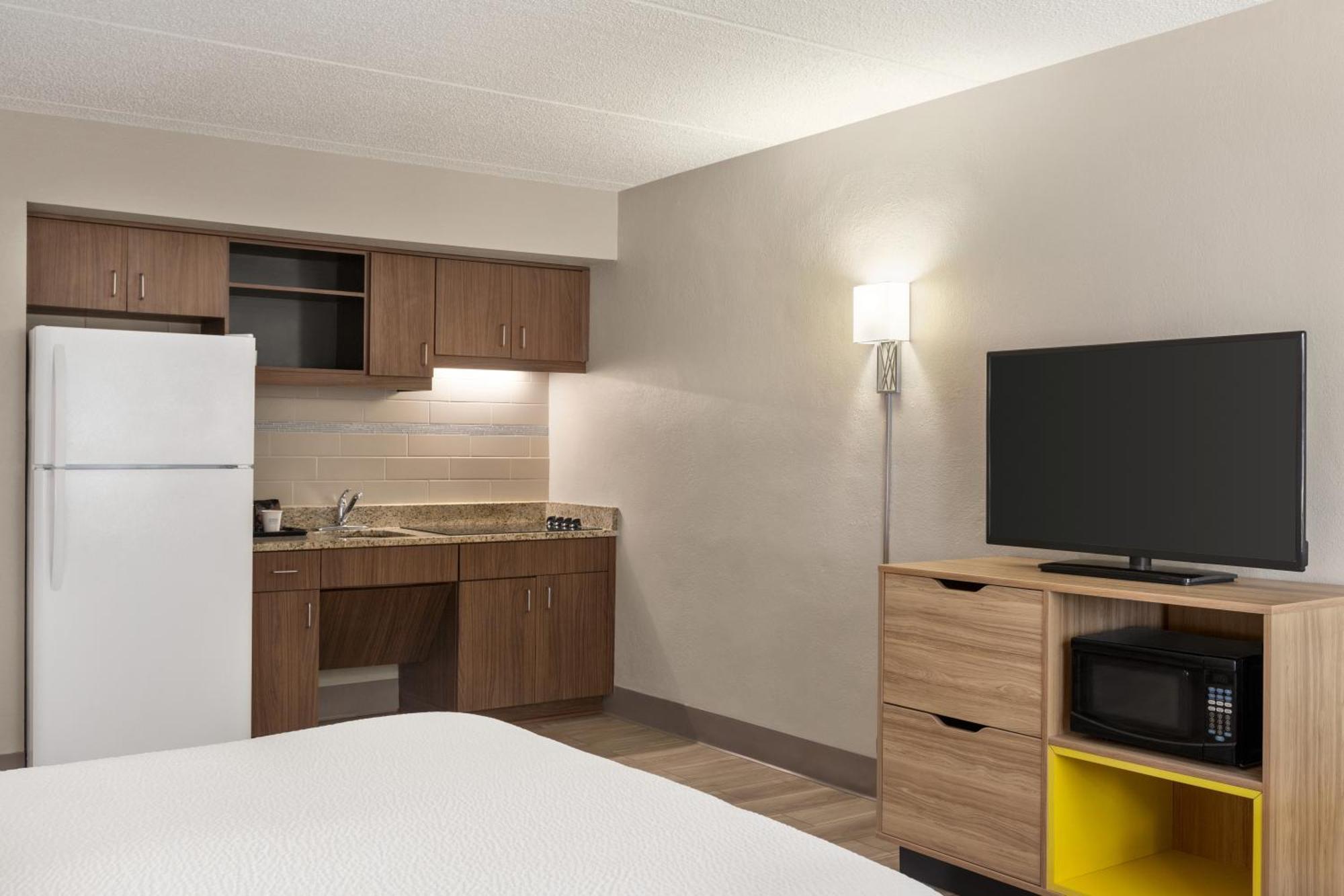 Days Inn By Wyndham Cocoa Beach Port Canaveral Exterior foto
