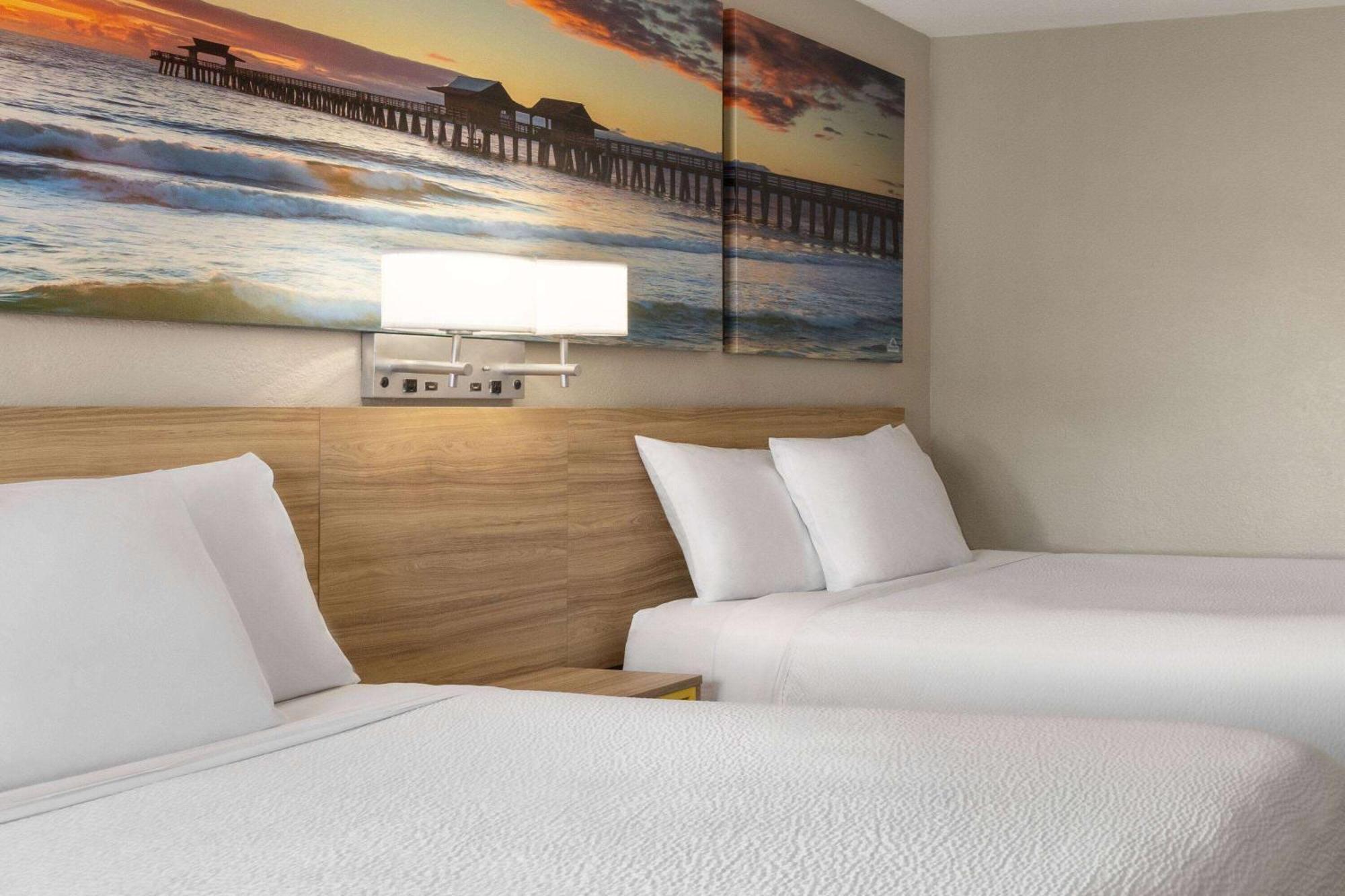 Days Inn By Wyndham Cocoa Beach Port Canaveral Exterior foto