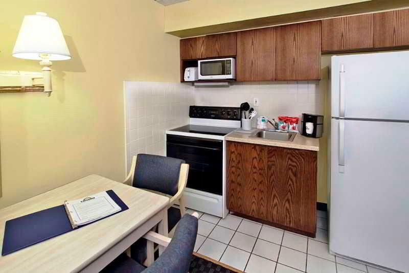Days Inn By Wyndham Cocoa Beach Port Canaveral Exterior foto